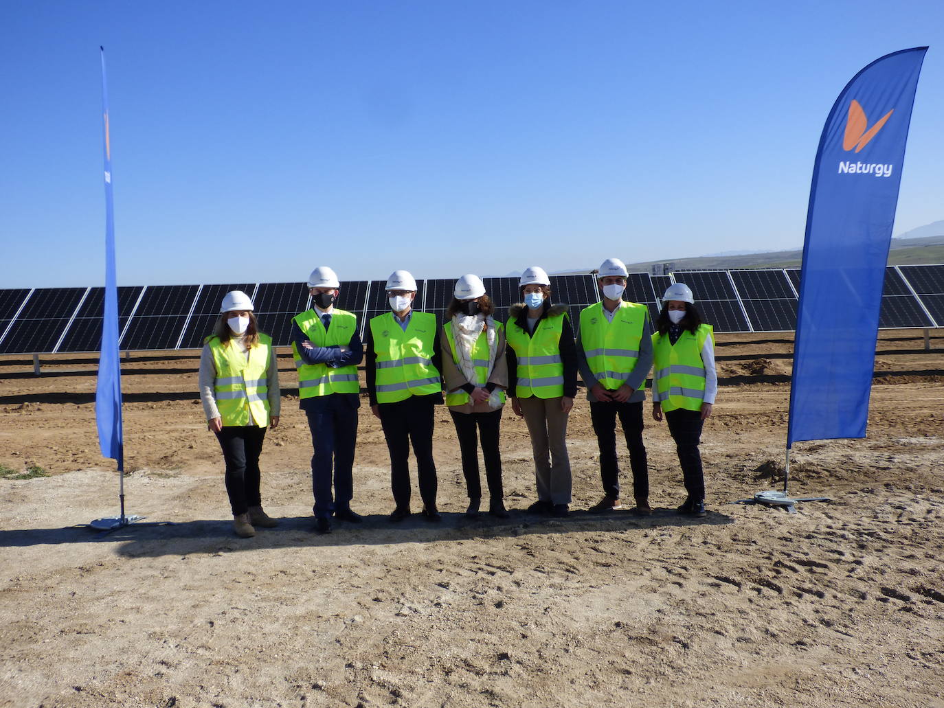 La consejera de Transición Ecológica y Sostenibilidad visita en Castuera las obras de Miraflores, la primera fotovoltaica que Naturgy construye en Extremadura