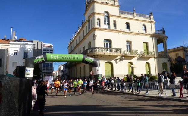 Castuera despidió el año deportivo con la carrera San Silvestre 'Turronera'