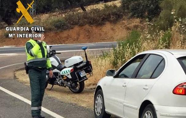 La Guardia Civil detectó el pasado fin de semana 47 conductores con resultados positivos en alcohol y drogas en las carreteras extremeñas