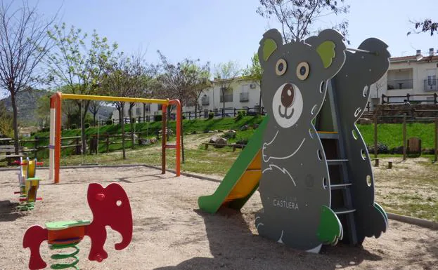 El Ayuntamiento acomete un plan de mantenimiento y renovación de parques infantiles
