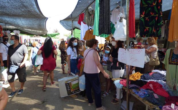 El mercadillo semanal de los jueves se mantiene el mismo día esta semana