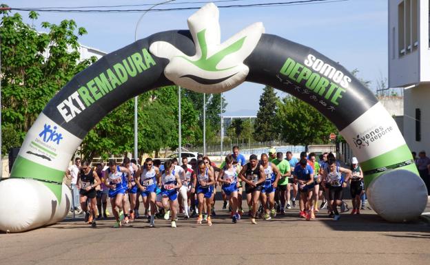 La cuarta edición de la carrera '5K-10K Villa de Castuera' reunió a 70 participantes