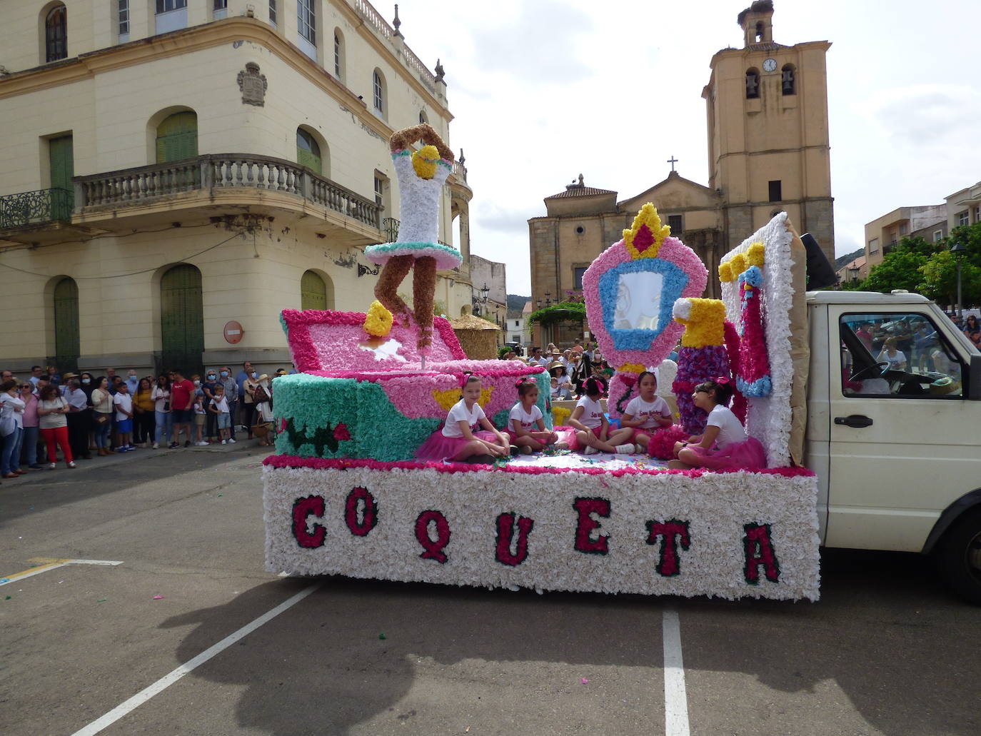 'Coqueta' gana el concurso de carrozas de la romería de San Isidro,