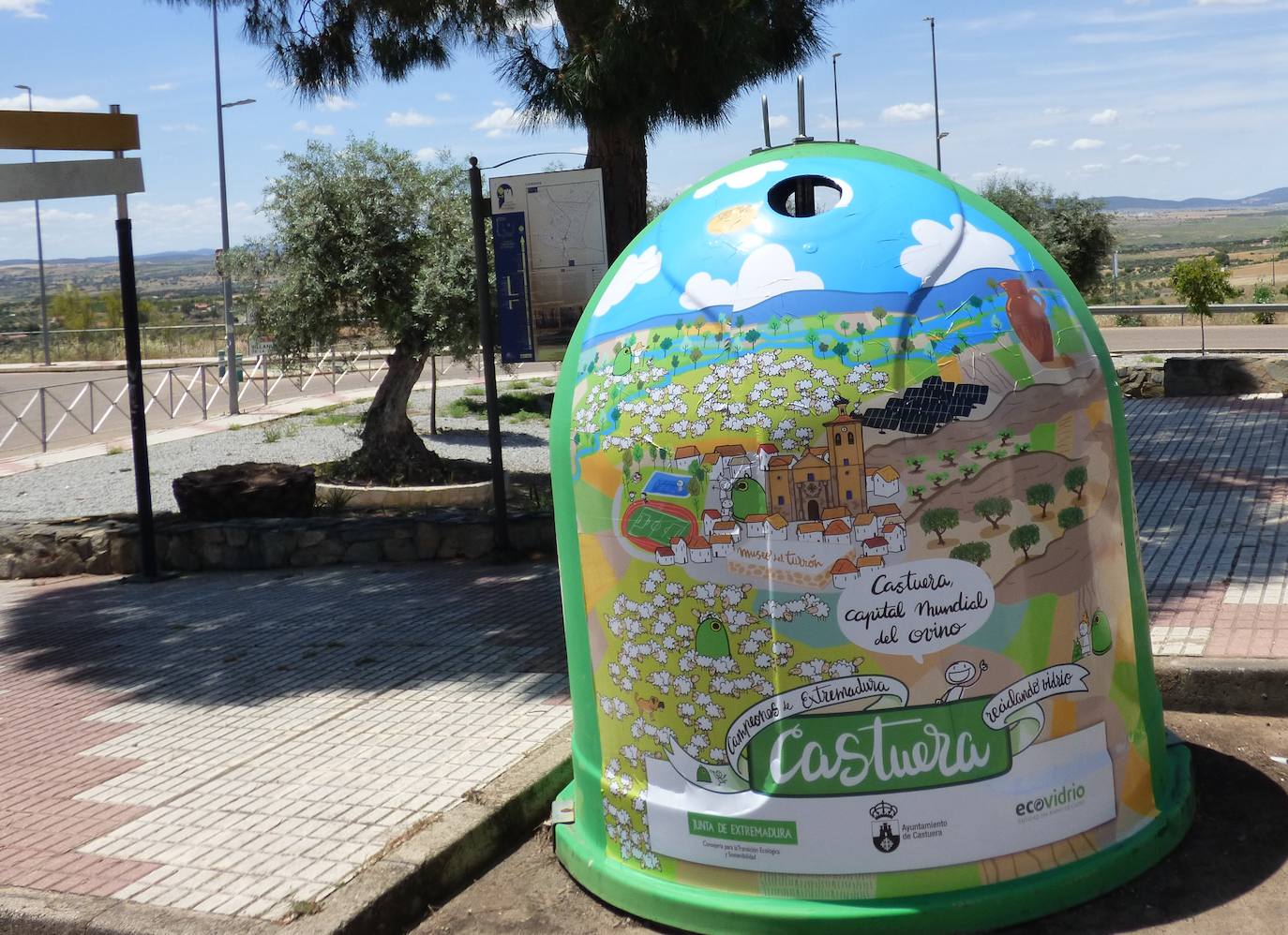 Instalados en Castuera los cinco contenedores de reciclaje de vidrio del Reto Mapamundi