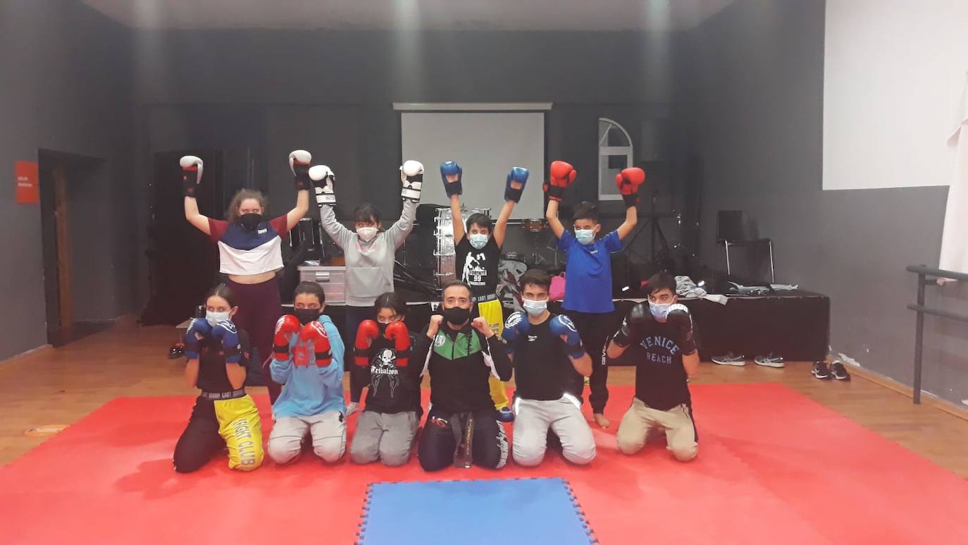 Cinco alumnos del curso de Kickboxing de la Universidad Popular participarán en el campeonato de Extremadura 2022