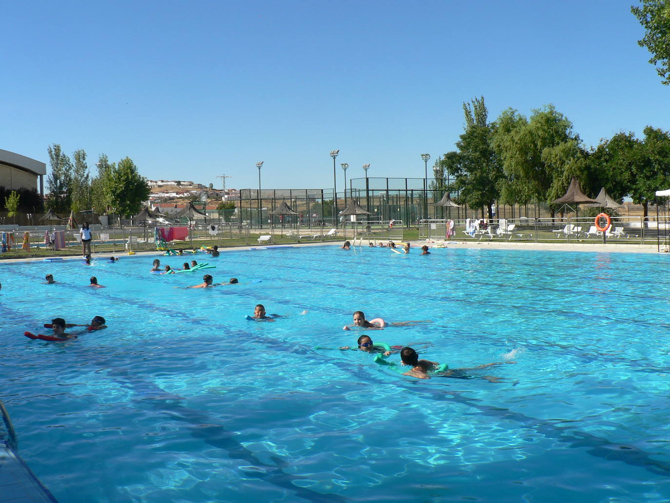 Presentada la programación de cursos natación y actividades acuáticas de la piscina municipal