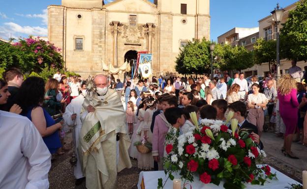 Castuera recupera su tradicional procesión del Corpus Christi dos años después