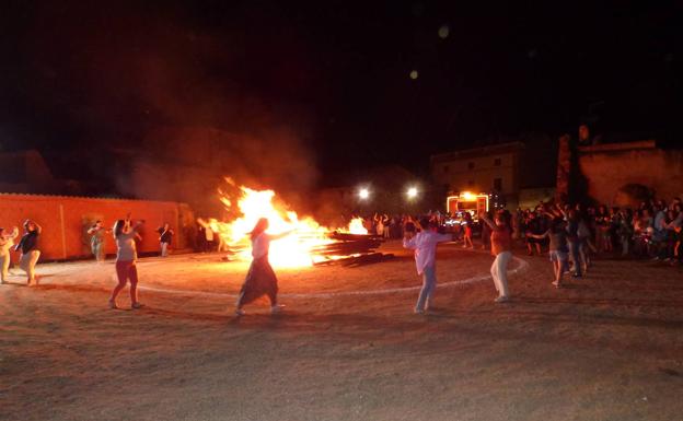 La noche de San Juan recobró el esplendor de antes de la pandemia