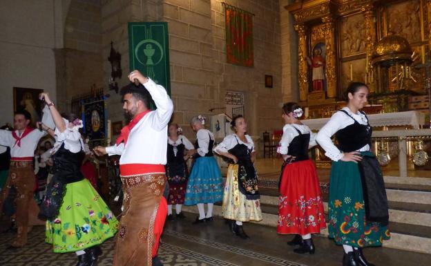 La lluvia desluce, pero no impide, la celebración de la festividad del Día la Patrona