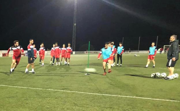 El CD Castuera-Subastacar aprovecha la jornada de descanso para jugar hoy un amistoso con el CD Azuaga