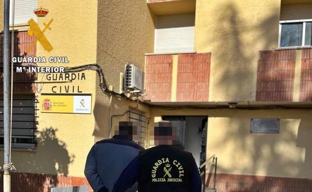 La Guardia Civil detiene e investiga a cuatro personas por el robo de 148.000 euros y joyas en una vivienda de Castuera