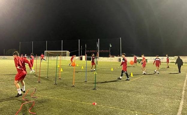 El CD Castuera-Subastacar aprovecha el parón de la competición para jugar un amistoso con el CD Peña Los Leones