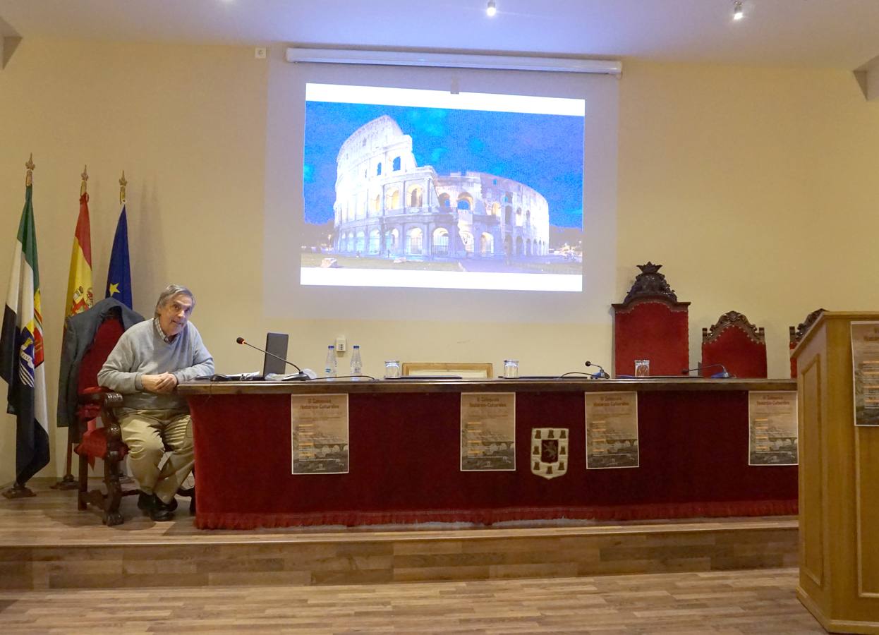 Manuel Chinchilla inauguró Coria Maravillosa con una charla sobre 'El orden del laberinto'