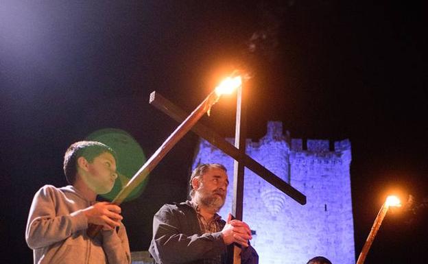 Esta noche sale de la parroquia de Santiago Apóstol el tradicional Vía Crucis de Cáritas