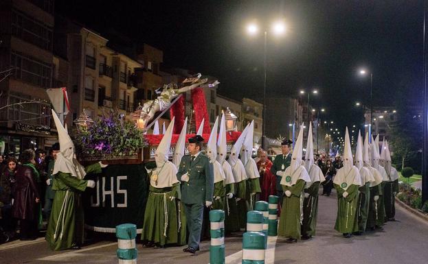 La estación penitencial del Cristo de la Salud sale en la madrugada del Jueves Santo
