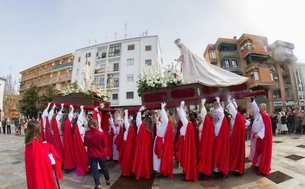La Semana Santa cauriense cierra sus desfiles procesionales con El Encuentro