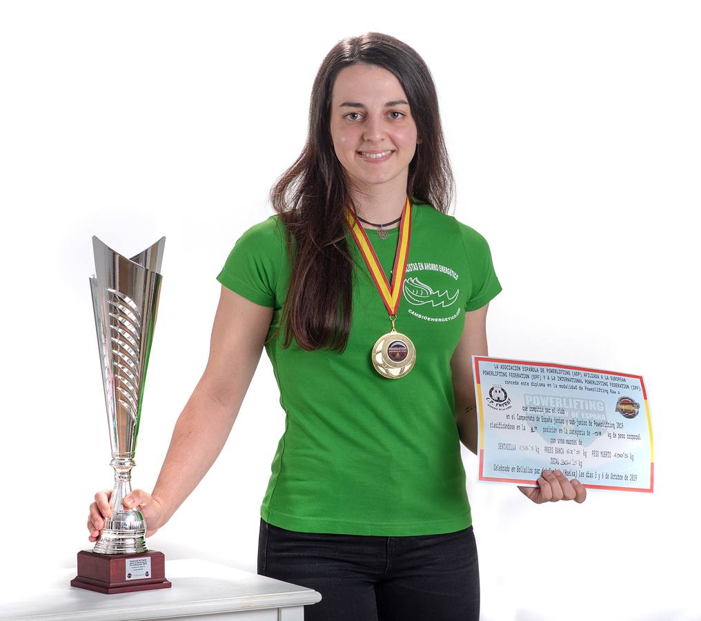 Esther Gutiérrez medalla de oro y copa de plata en el campeonato de España de powerlifting