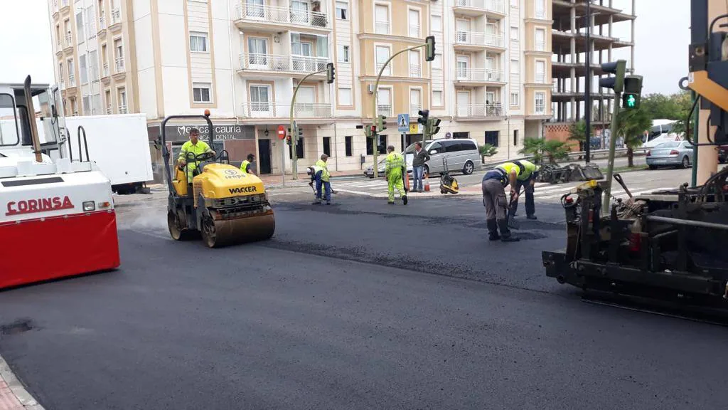 El Ayuntamiento comienza las obras de asfaltado de calles de Coria y sus pedanías