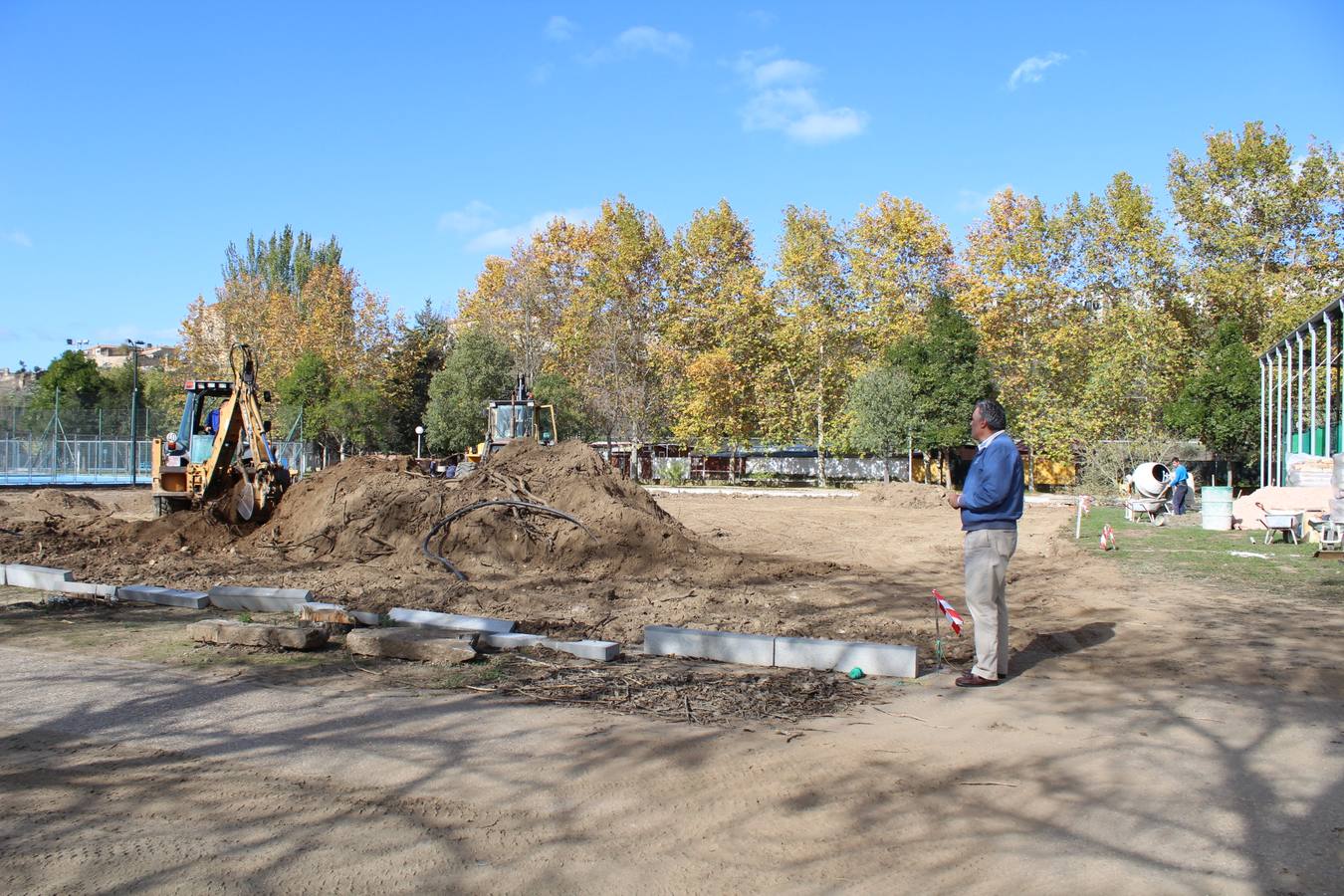 Empiezan las obras de dos nuevas pistas de tenis en el polideportivo