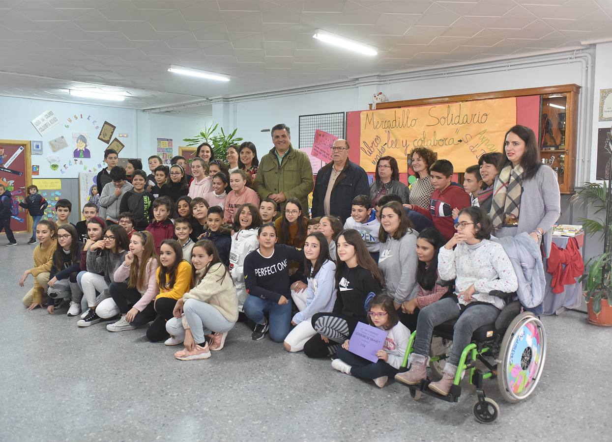 El colegio Camilo Hernández organizó un mercadillo solidario