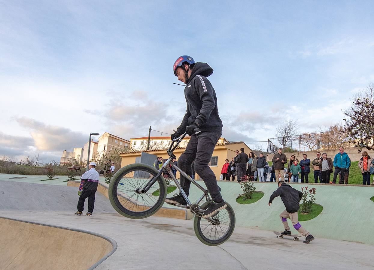 Inaugurada la pista del skate park con homenaje incluido a Mario Jara