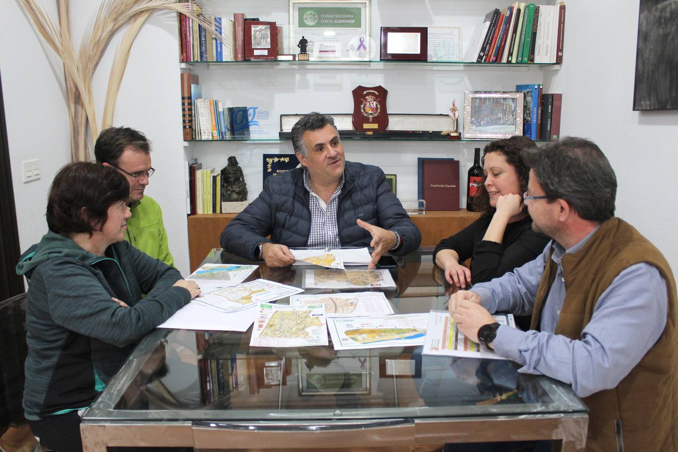 El alcalde recibe al nuevo Club de Orientación creado en la ciudad