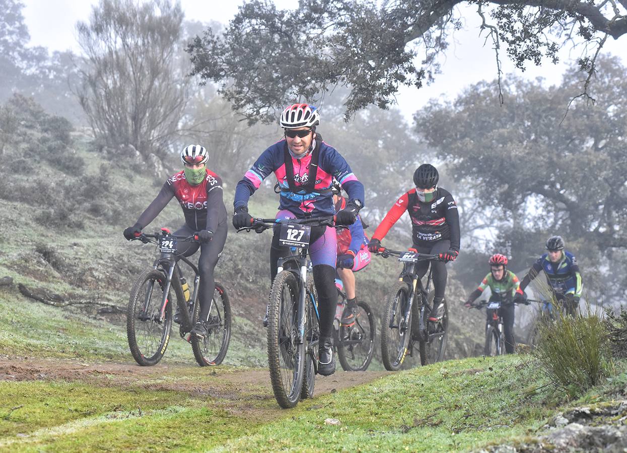 250 ciclistas participaron en la XIII Marcha BTT 'Medina Cauria'