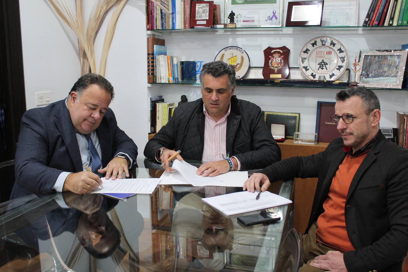 El Ayuntamiento y Limycon firman el contrato de servicio de limpieza de edificios públicos por dos años