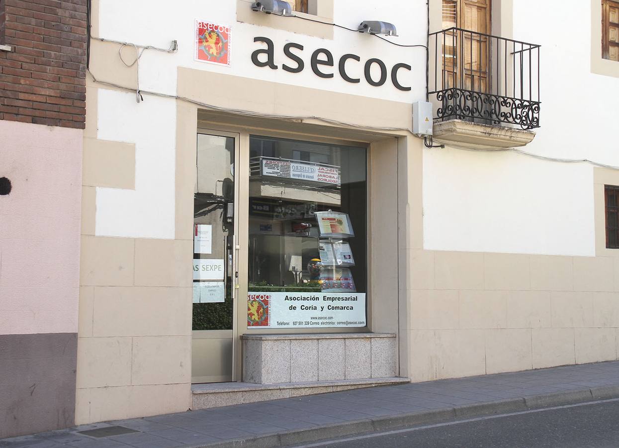 Asecoc y Ayuntamiento abordan la crisis económica de autónomos y pymes de Coria
