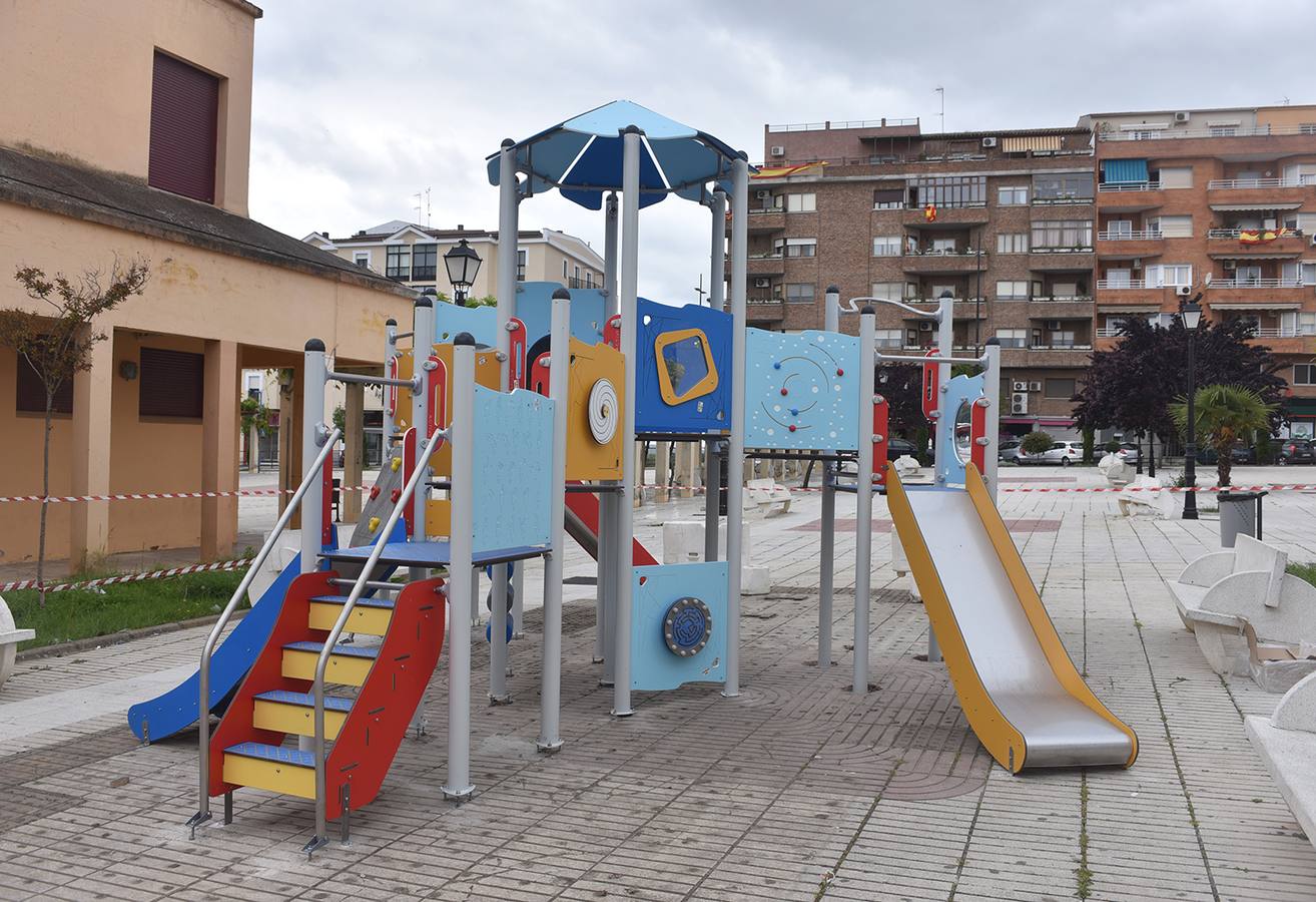 El Consistorio instala un nuevo parque infantil en la Casa de la Cultura