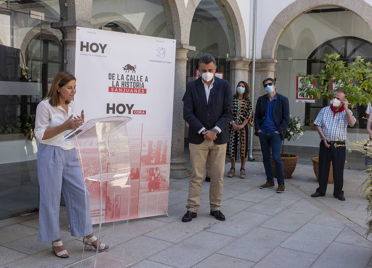 Sanjuanes para el recuerdo, en el patio de cristal del ayuntamiento de Coria