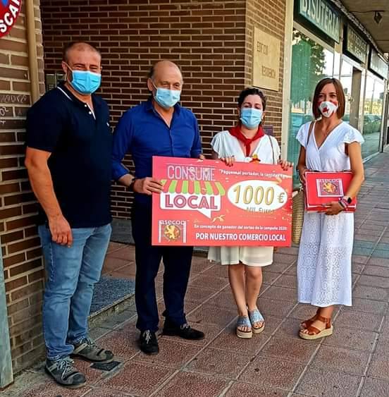 Cristina Carretero ganadora del premio de la campaña Consume Local