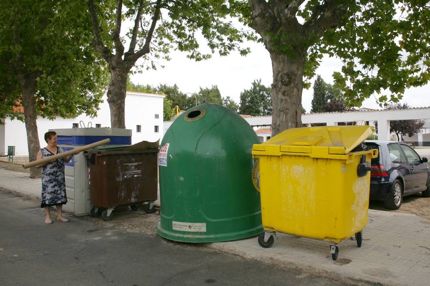 El Ayuntamiento recuerda los horarios de verano para depositar residuos urbanos, muebles y otros enseres