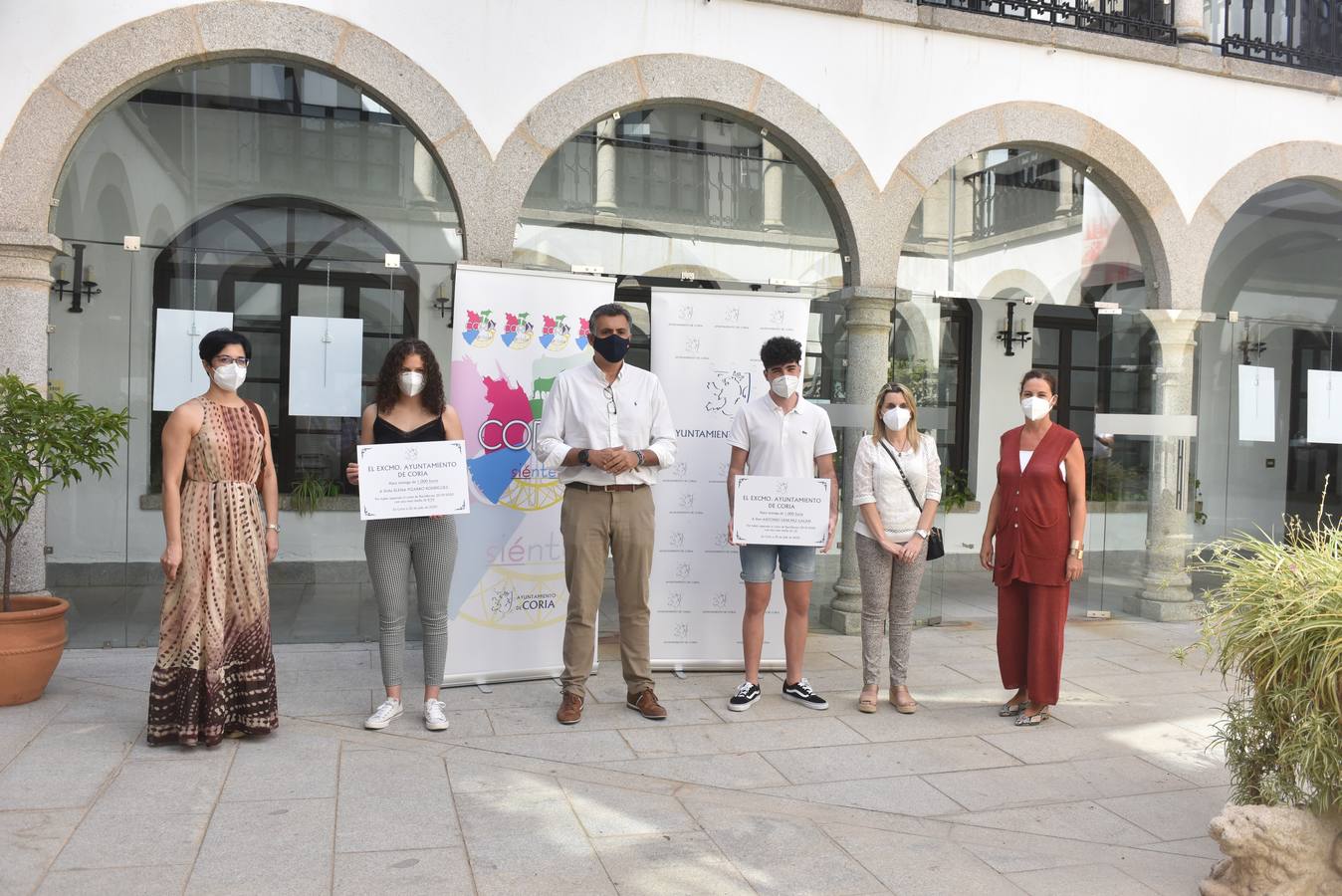 Los alumnos del IES Alagón Antonio Sánchez y Elena Pizarro premiados con una beca de mil euros