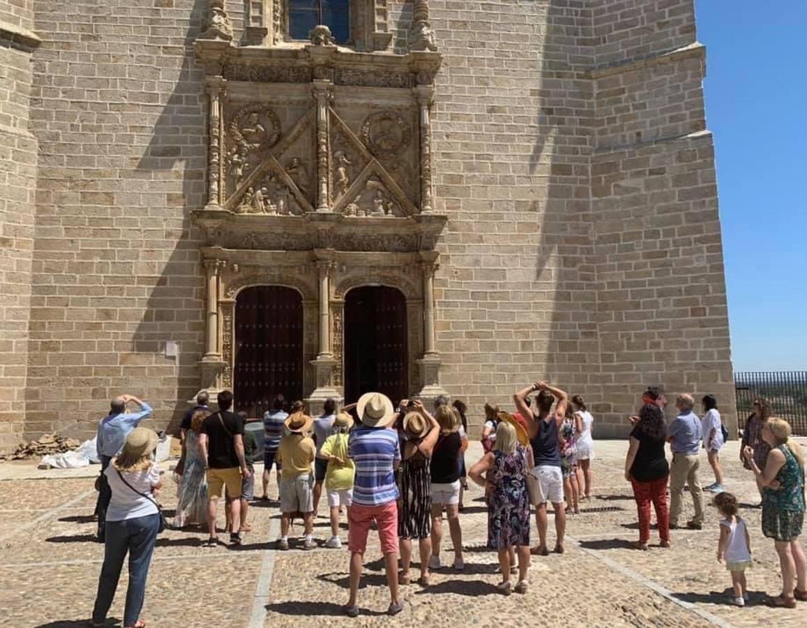 Se incrementa el número de visitantes que pasan por la Oficina de Turismo durante el verano
