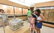 Abren al público los museos de la Cárcel Real y de la Catedral en el puente del Pilar