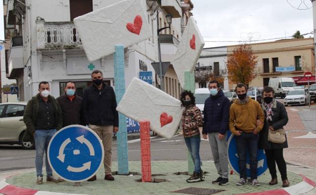 Escultura en homenaje a 'Las Carterinas' de Coria