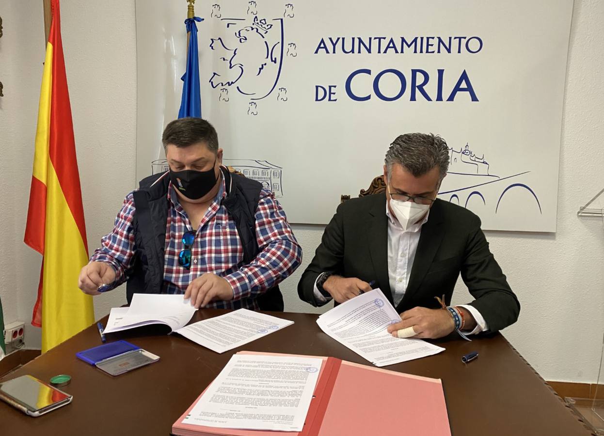 Coria y Cilleros firman un convenio para garantizar y mejorar la prestación del Servicio Social Base