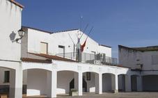 El Ayuntamiento adecenta y repara el interior de la Casa de la Cultura de Rincón del Obispo