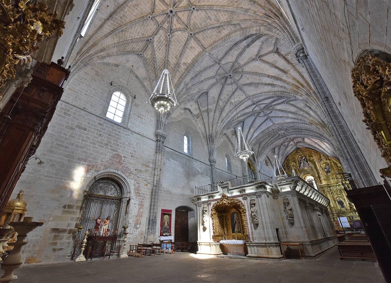 La Catedral acoge la solemne eucaristía de Ramos presidida por el administrador Diocesano