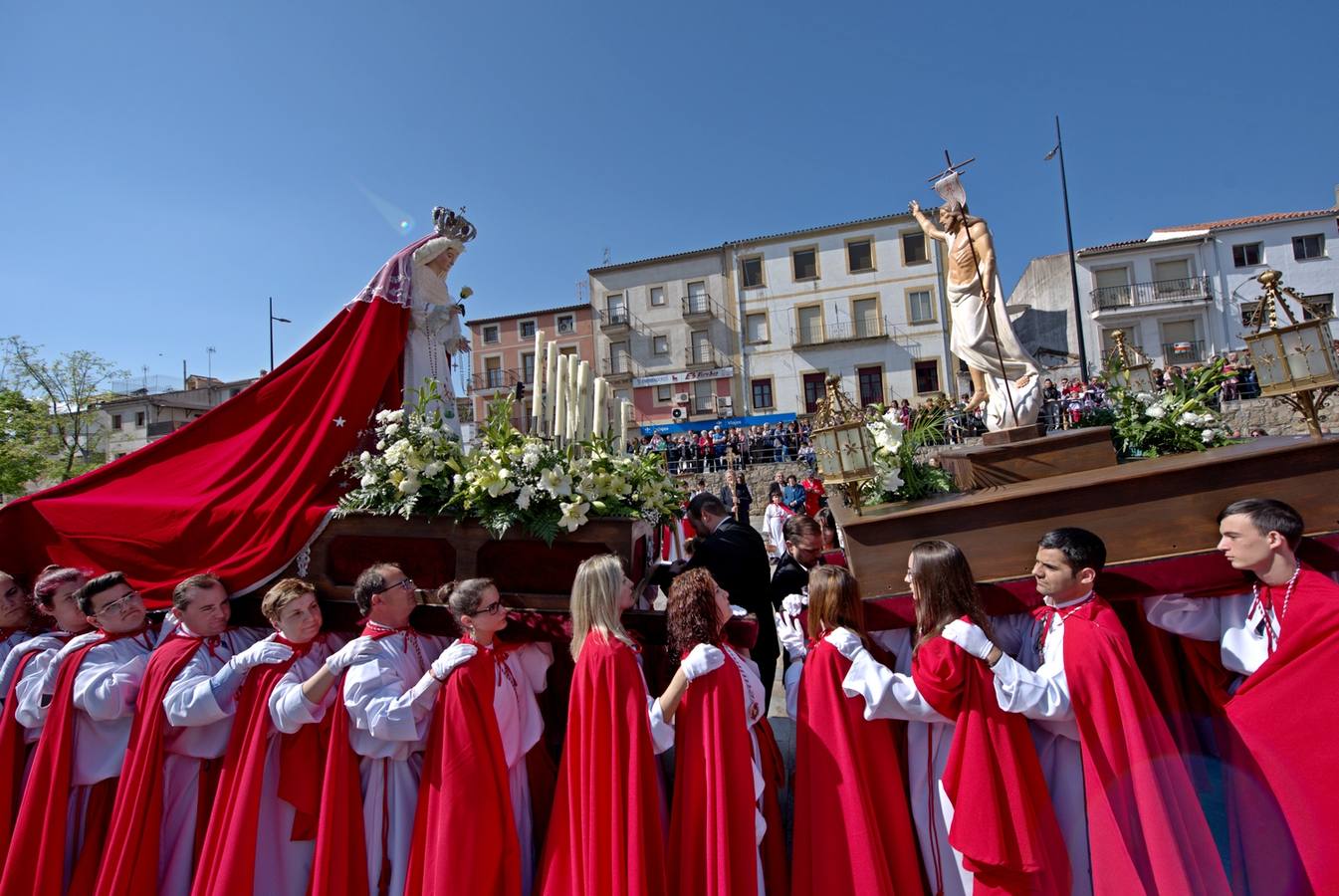 La Semana Santa Cauriense finaliza con la Resurrección de Cristo y su encuentro con la Madre