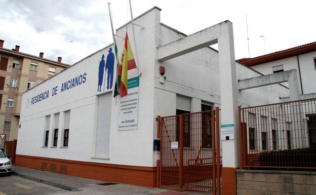 El Ayuntamiento vuelve a pagar las nóminas de los trabajadores de la residencia de mayores