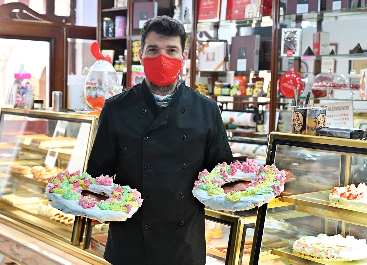 Miles de roscas regalan los padrinos a sus ahijados en este Lunes de Cruces