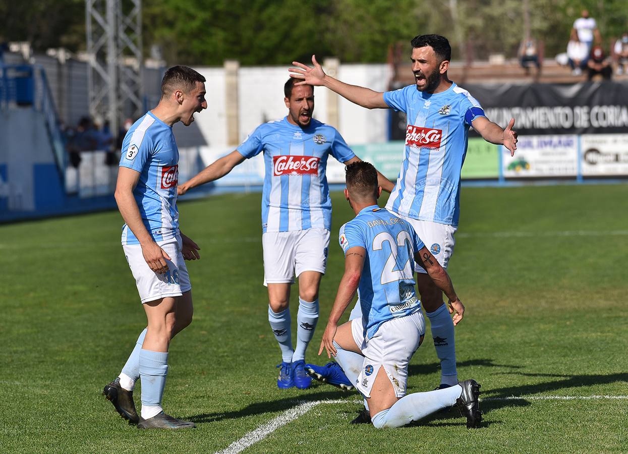Un gol de Pino que tiene su peso en oro da la victoria al Coria