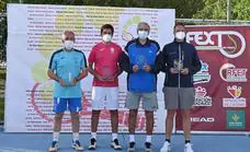 Jorge Engelmo y Eugenio Roanes nuevos campeones de Extremadura de Tenis de Veteranos