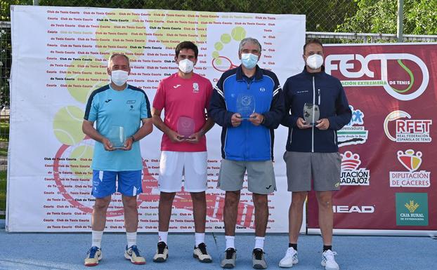 Jorge Engelmo y Eugenio Roanes nuevos campeones de Extremadura de Tenis de Veteranos