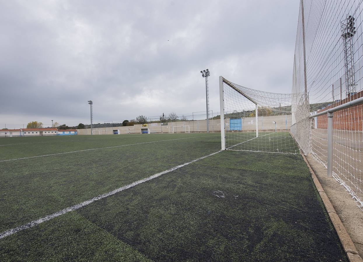 El Consistorio saca a licitación las obras de renovación del césped artificial del campo de fútbol de César Sánchez