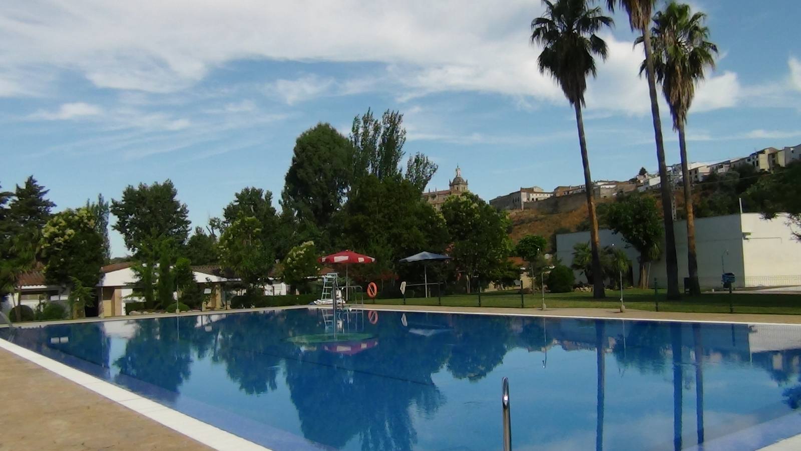 Convocan plazas de socorristas para las Piscinas Municipales de Coria, Puebla y Rincón