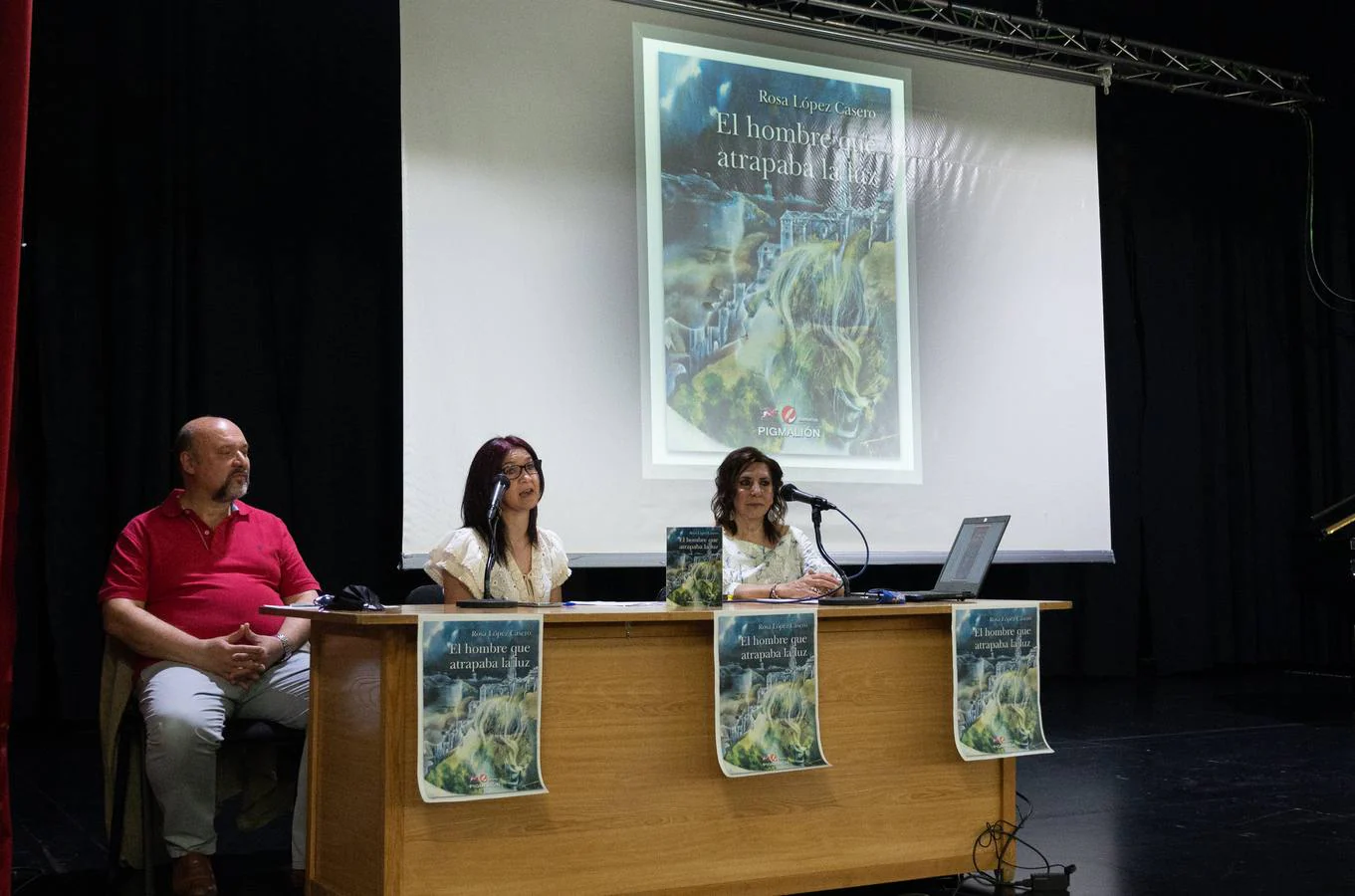 Presentación de la novela en la Casa de la Cultura de Coria/KARPINT