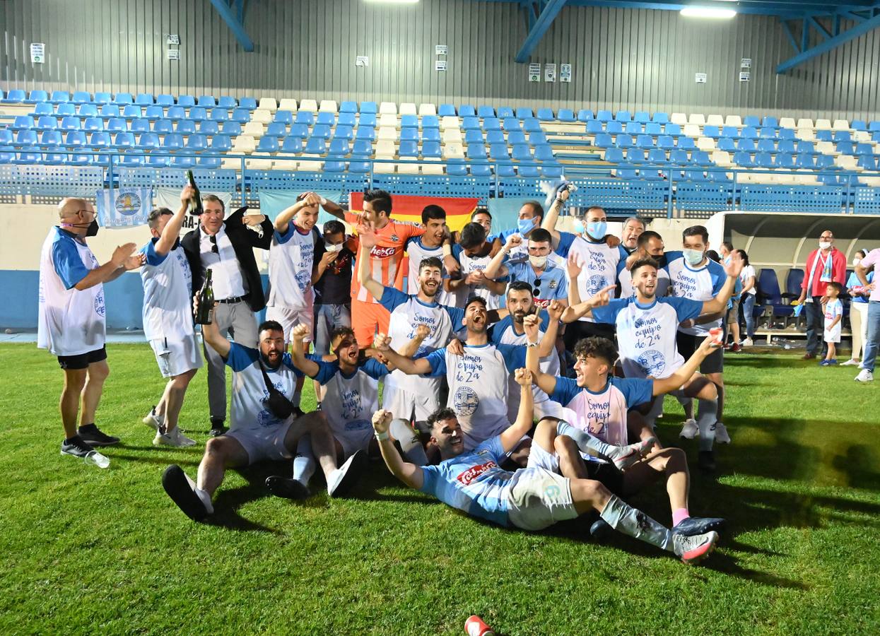 El presidente de la cinco vocales lleva al CD Coria a lo más alto del fútbol extremeño